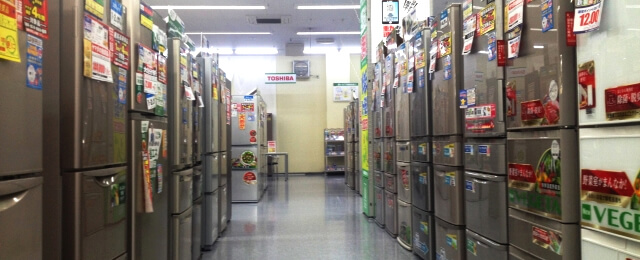 家電量販店に並ぶ冷蔵庫